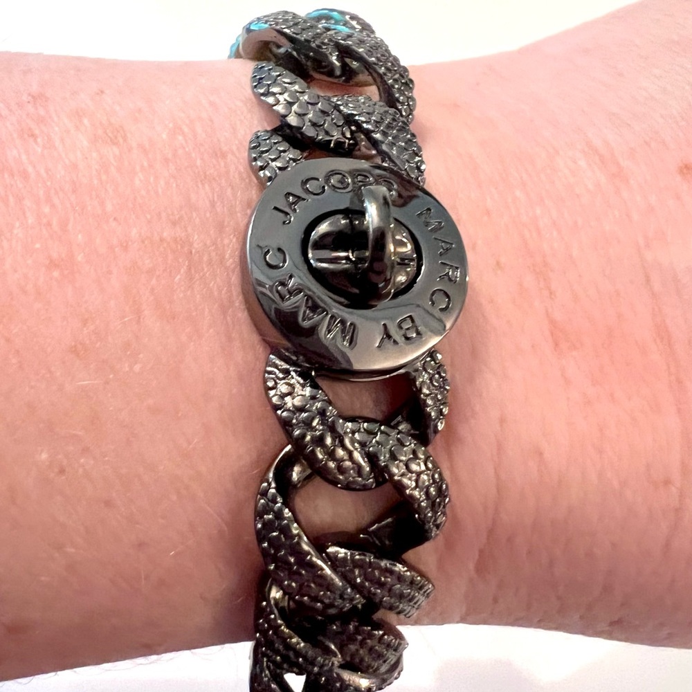 Marc by Marc Jacobs “Katie” turnlock bracelet, embossed dark silver tone